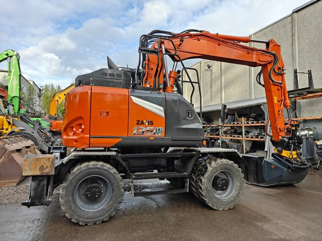 Hitachi ZX135W-7 VARUSTELTU - Wheel excavator: picture 4 Hitachi ZX135W-7 VARUSTELTU - Wheel excavator: picture 4