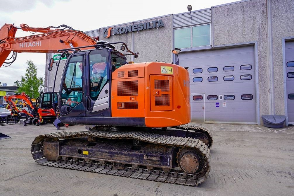 Hitachi ZX225USLC-5B MARTTIINILLA - Crawler excavator: picture 2 Hitachi ZX225USLC-5B MARTTIINILLA - Crawler excavator: picture 2