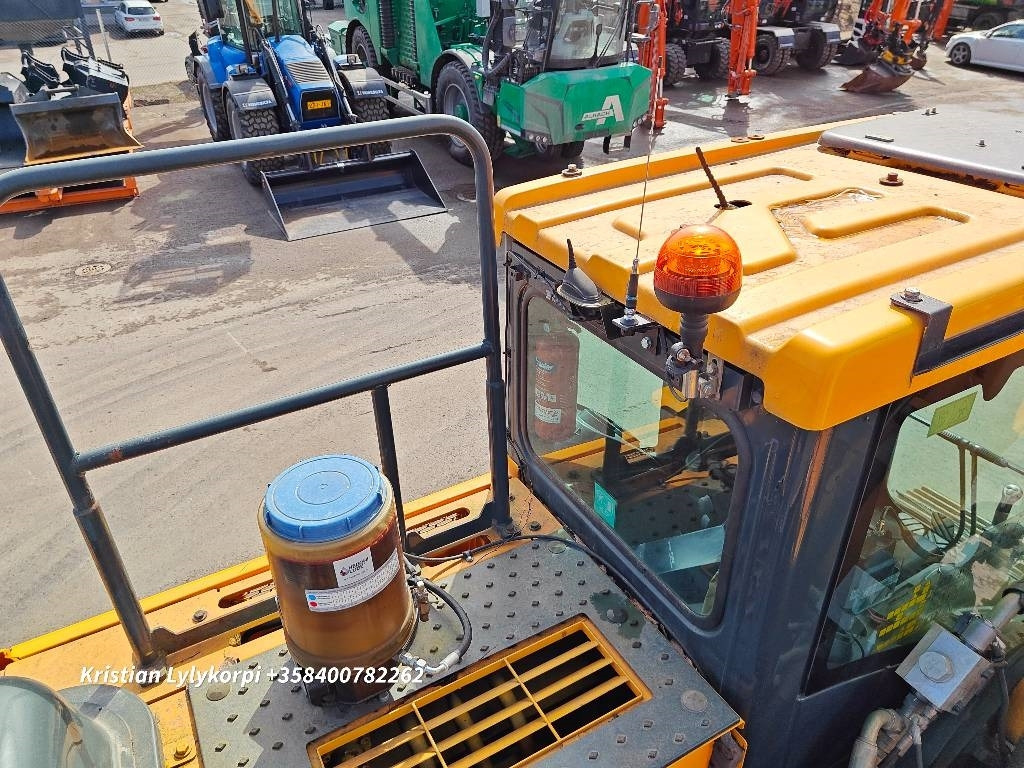 Crawler excavator Hyundai HX380L VÄHÄN AJETTU: picture 22