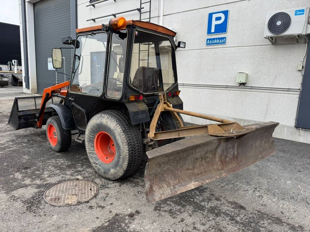 Kubota L245 DT ETUKUORMAAJALLA  - Farm tractor: picture 2 Kubota L245 DT ETUKUORMAAJALLA  - Farm tractor: picture 2