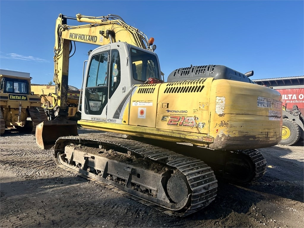 New Holland E215B KAUHALLA - Crawler excavator: picture 2 New Holland E215B KAUHALLA - Crawler excavator: picture 2