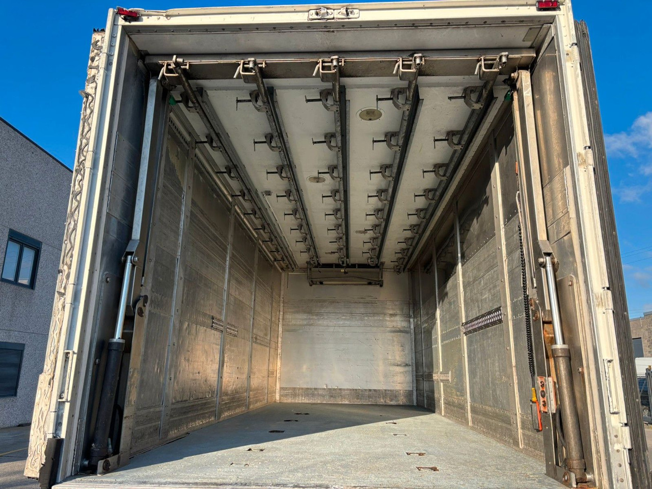 MAN TGM 18.340 Rohrbahnen - Fleish/meat - Refrigerator truck: picture 3 MAN TGM 18.340 Rohrbahnen - Fleish/meat - Refrigerator truck: picture 3