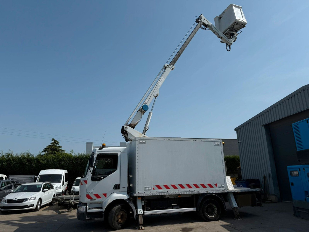Renault Midlum 220dCi. Hubarbeitsbühne 16m. - Truck with aerial platform: picture 2 Renault Midlum 220dCi. Hubarbeitsbühne 16m. - Truck with aerial platform: picture 2