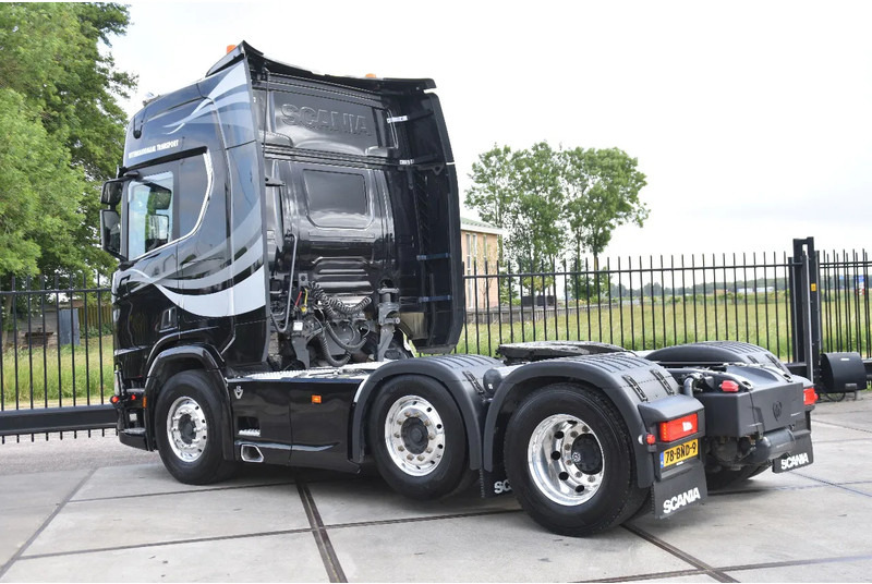 Scania R520 V8 NGS 6x2/4 - 701 TKM - NAVI - LEATHER SEATS - ALCOA'S - LED LIGHTS - TOP CONDITION - - Tractor truck: picture 3 Scania R520 V8 NGS 6x2/4 - 701 TKM - NAVI - LEATHER SEATS - ALCOA'S - LED LIGHTS - TOP CONDITION - - Tractor truck: picture 3