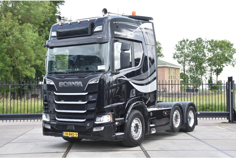 Scania R520 V8 NGS 6x2/4 - 701 TKM - NAVI - LEATHER SEATS - ALCOA'S - LED LIGHTS - TOP CONDITION - - Tractor truck: picture 2 Scania R520 V8 NGS 6x2/4 - 701 TKM - NAVI - LEATHER SEATS - ALCOA'S - LED LIGHTS - TOP CONDITION - - Tractor truck: picture 2