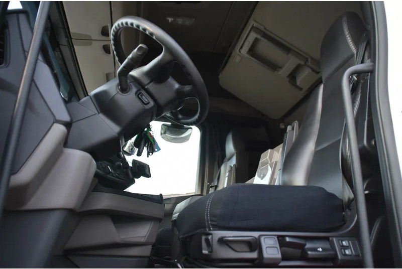 Scania S410 NGS 4x2EB MEGA 95 cm or 103 cm driving height - RETARDER - 793 TKM - FULL AIR - PARK. AIRCO - LEATHER SEATS - 2 x FUEL TANK - Tractor truck: picture 4 Scania S410 NGS 4x2EB MEGA 95 cm or 103 cm driving height - RETARDER - 793 TKM - FULL AIR - PARK. AIRCO - LEATHER SEATS - 2 x FUEL TANK - Tractor truck: picture 4