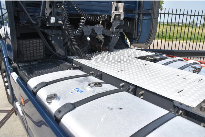 Scania S450 NGS 4x2NB - FULL AIR - RETARDER - ACC - PARK. AIRCO - 2 x FUEL TANKS - TOP CONDITION - - Tractor truck: picture 4 Scania S450 NGS 4x2NB - FULL AIR - RETARDER - ACC - PARK. AIRCO - 2 x FUEL TANKS - TOP CONDITION - - Tractor truck: picture 4