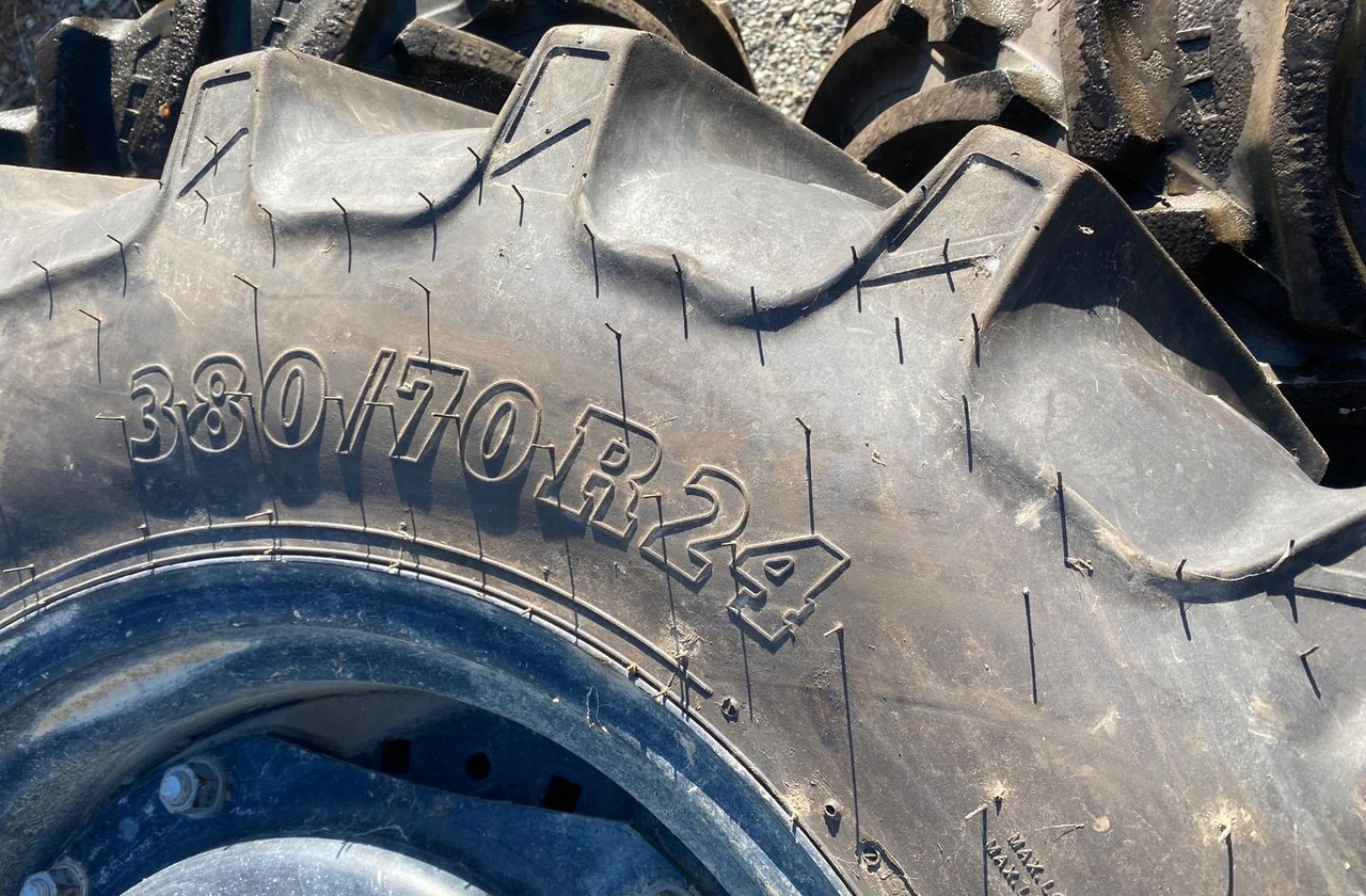 Pneumatico trattore - Wheel and tire package for Farm tractor: picture 2 Pneumatico trattore - Wheel and tire package for Farm tractor: picture 2