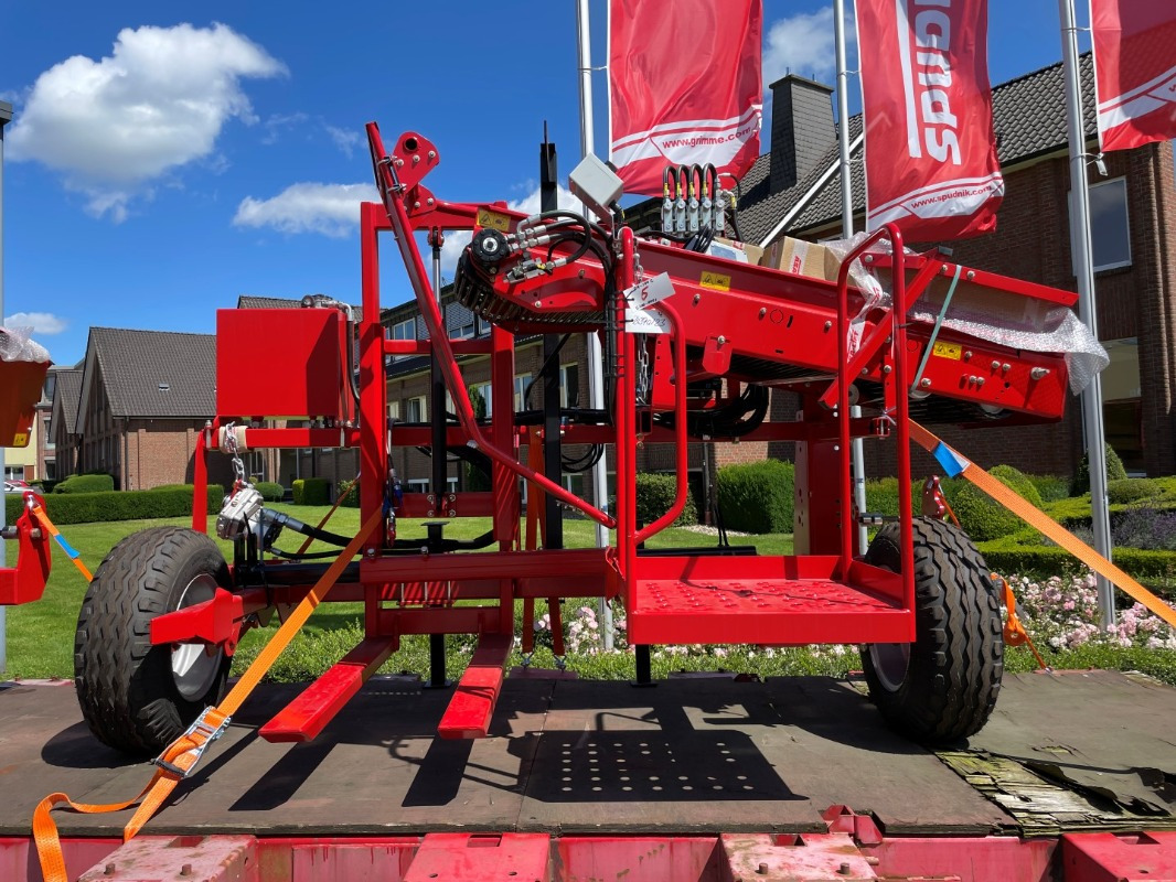 ASA-Lift CM-100C (Carrots) - Grape harvesting machine: picture 1 ASA-Lift CM-100C (Carrots) - Grape harvesting machine: picture 1