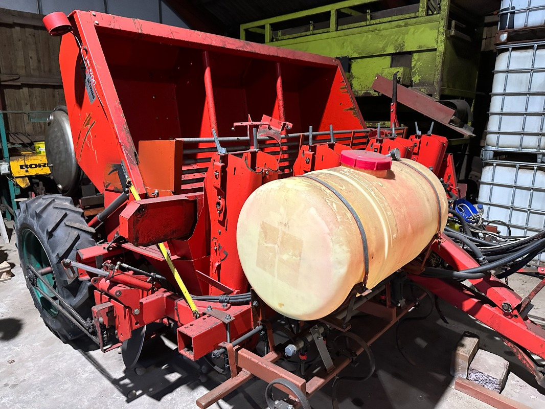 Kverneland UN-3200 - Harvester: picture 1 Kverneland UN-3200 - Harvester: picture 1