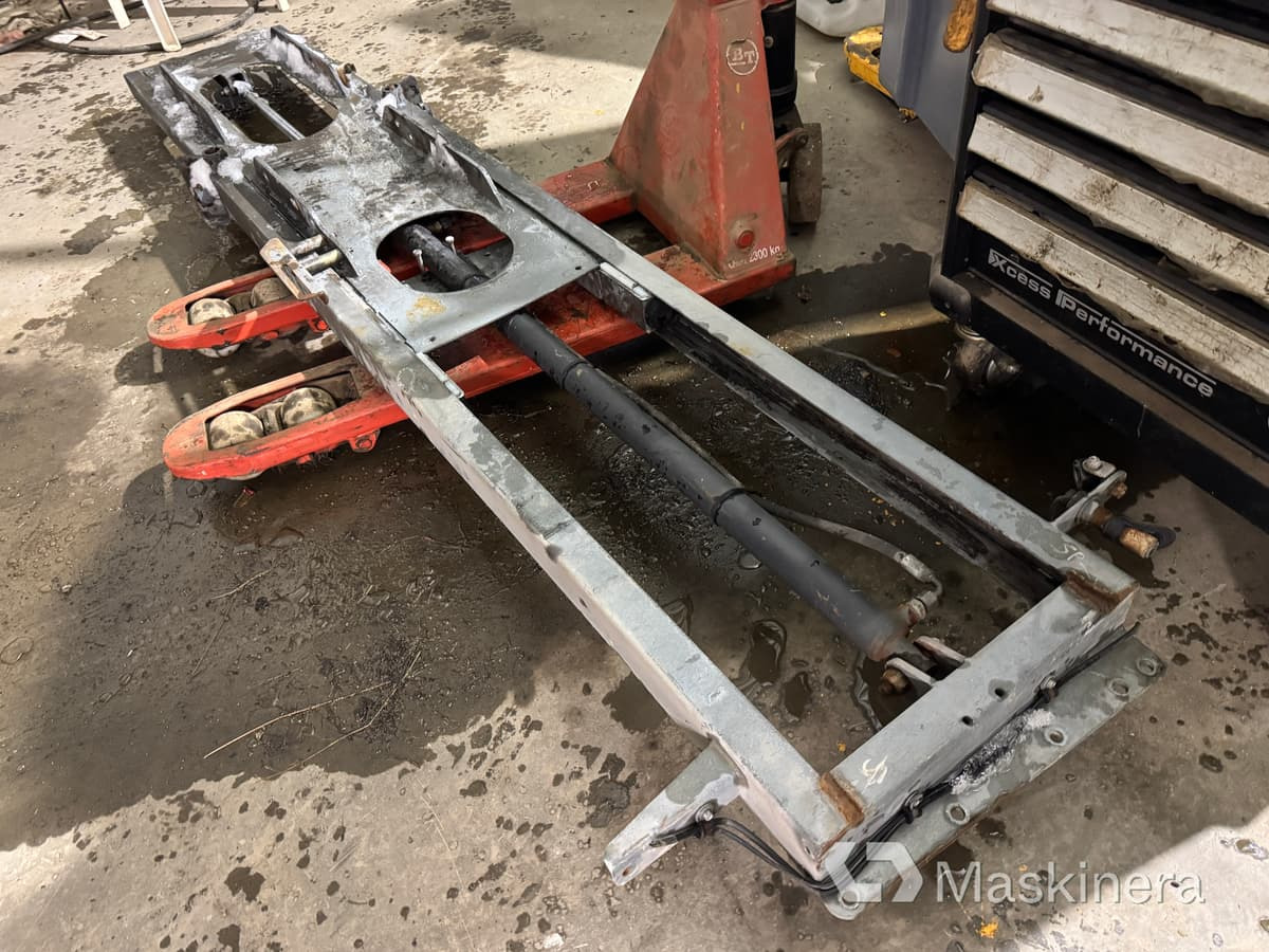 Hyttstativ till timmerkran, V-kran - Attachment for Forestry equipment: picture 2 Hyttstativ till timmerkran, V-kran - Attachment for Forestry equipment: picture 2