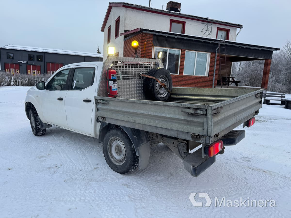Pickup Nissan Navara med flak - Small van: picture 3 Pickup Nissan Navara med flak - Small van: picture 3