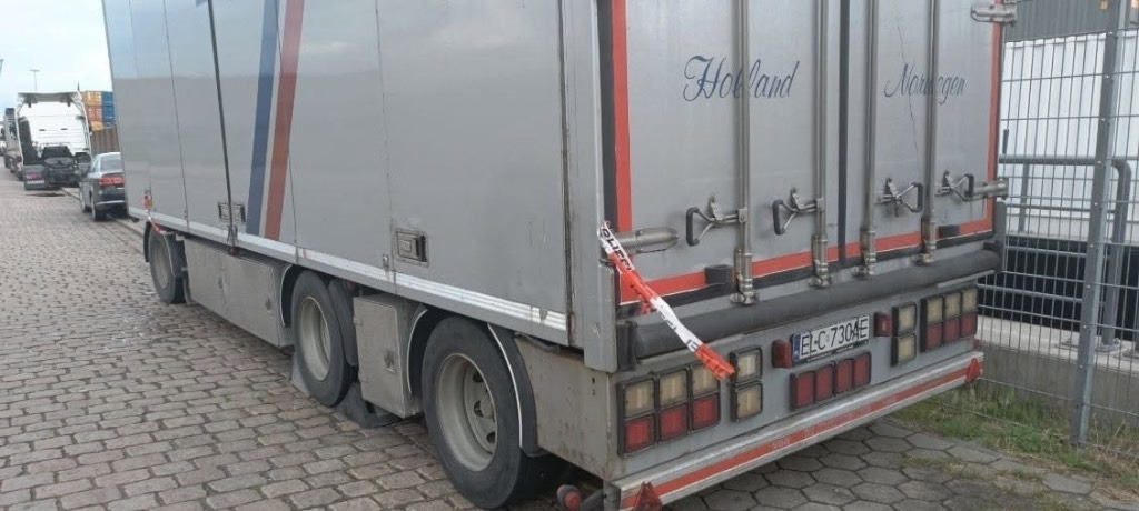 Floor 20 palet - Closed box trailer: picture 2 Floor 20 palet - Closed box trailer: picture 2