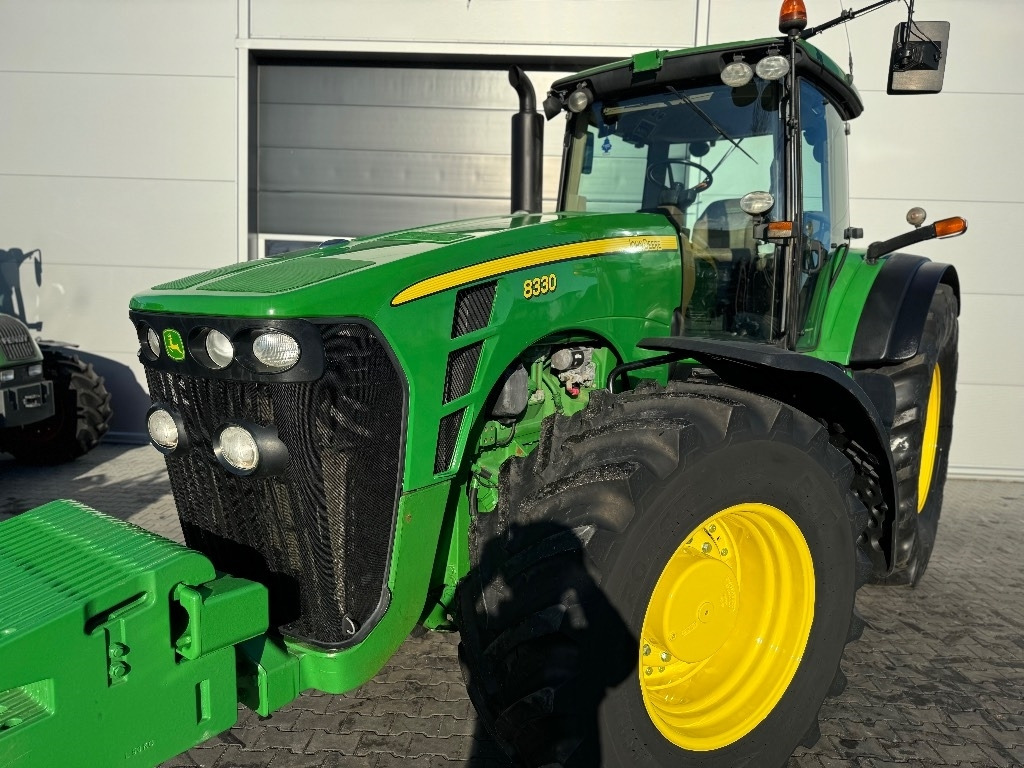 John Deere 8330 AutoPower - Farm tractor: picture 3 John Deere 8330 AutoPower - Farm tractor: picture 3
