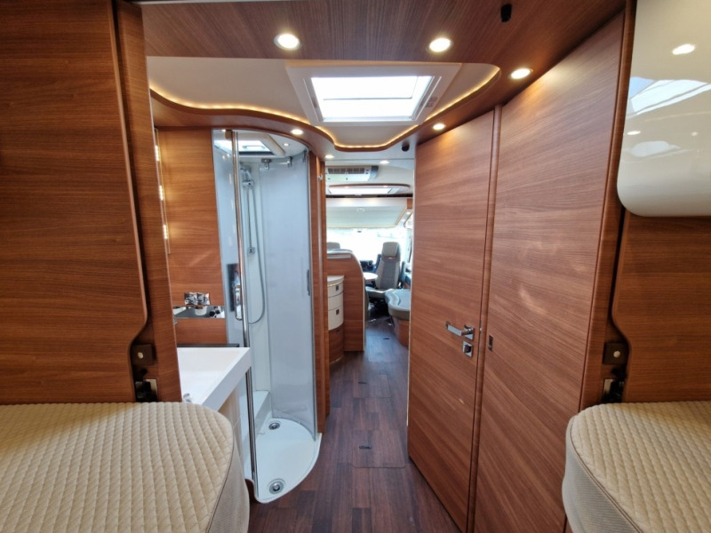 Integrated motorhome Carthago Chic C-Line I 5.9 XL LE: picture 11