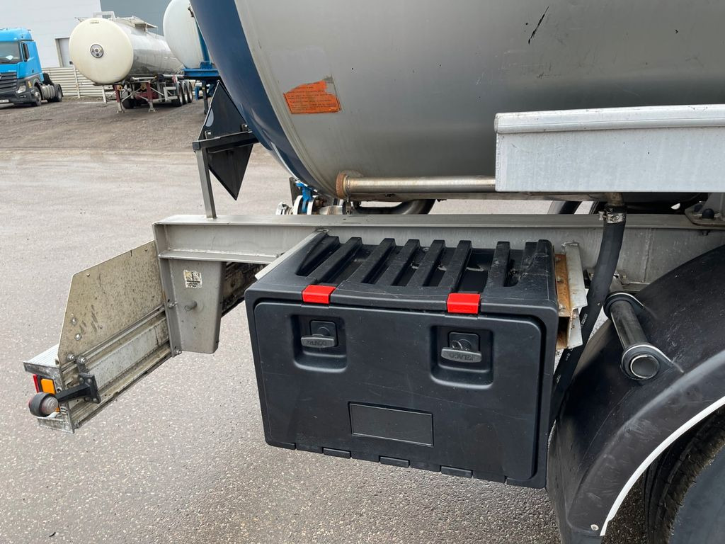 Magyar ADR 7 units - Tanker semi-trailer: picture 5 Magyar ADR 7 units - Tanker semi-trailer: picture 5