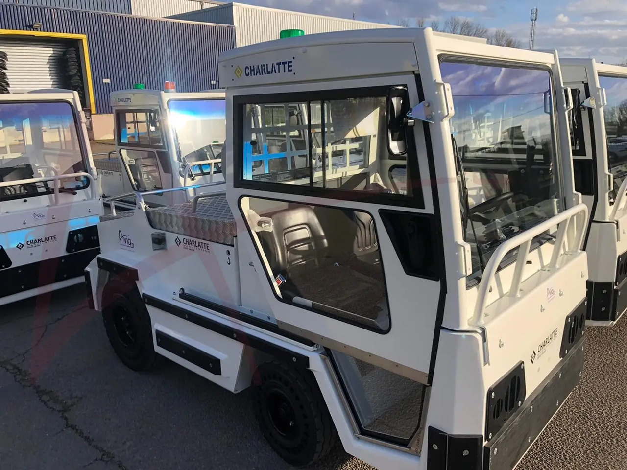 CHARLATTE T135 EVO - Baggage tractor: picture 2 CHARLATTE T135 EVO - Baggage tractor: picture 2