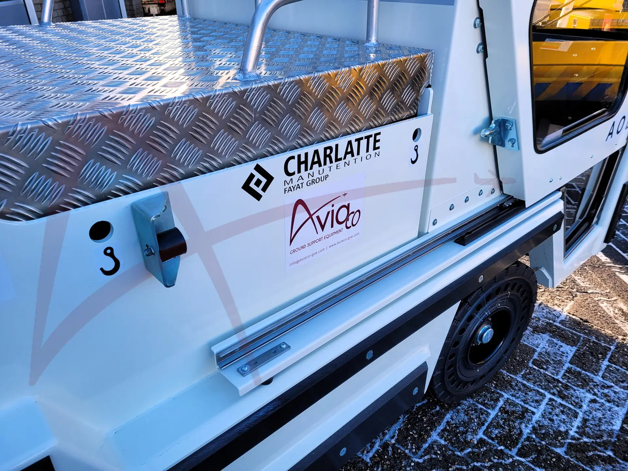 CHARLATTE T135 EVO - Baggage tractor: picture 4 CHARLATTE T135 EVO - Baggage tractor: picture 4