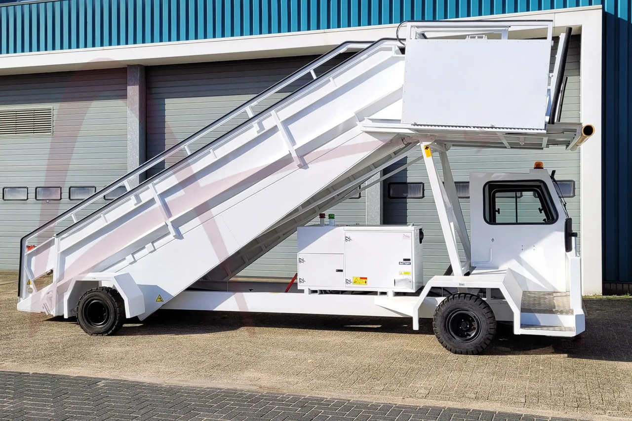 EINSA EDU-A - Passenger stairs: picture 1 EINSA EDU-A - Passenger stairs: picture 1