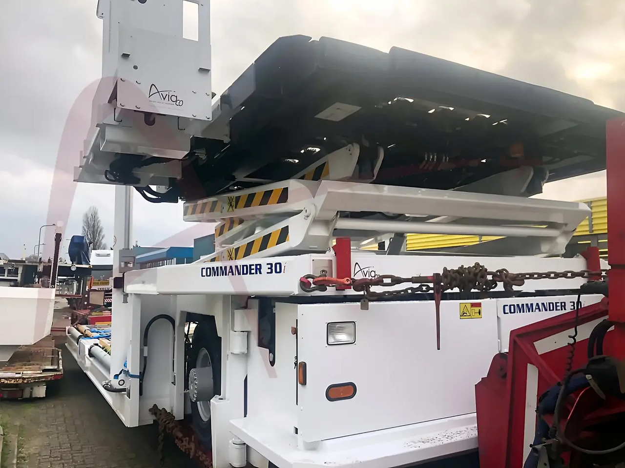 FMC COMMANDER 30i - Aircraft cargo loader: picture 3 FMC COMMANDER 30i - Aircraft cargo loader: picture 3