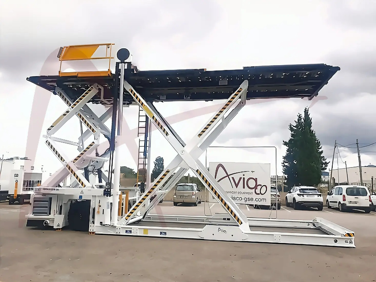 FMC COMMANDER 30i - Aircraft cargo loader: picture 4 FMC COMMANDER 30i - Aircraft cargo loader: picture 4