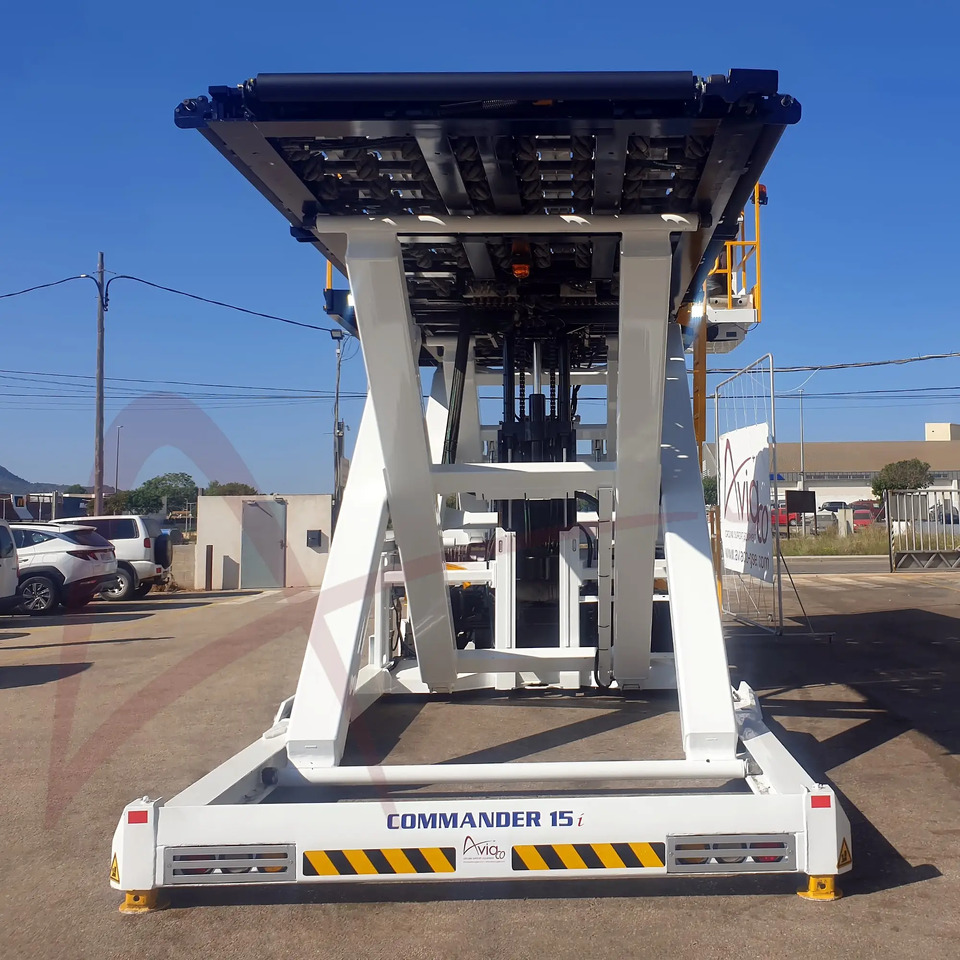 JBT AEROTECH COMMANDER 15iS - Aircraft cargo loader: picture 4 JBT AEROTECH COMMANDER 15iS - Aircraft cargo loader: picture 4