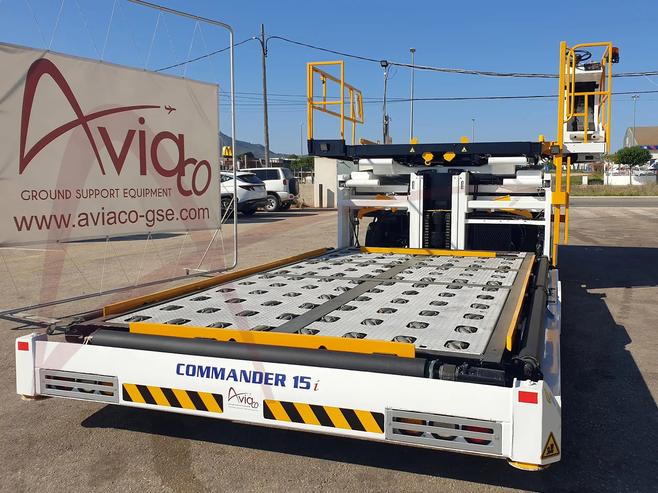 JBT AEROTECH COMMANDER 15iS - Aircraft cargo loader: picture 1 JBT AEROTECH COMMANDER 15iS - Aircraft cargo loader: picture 1