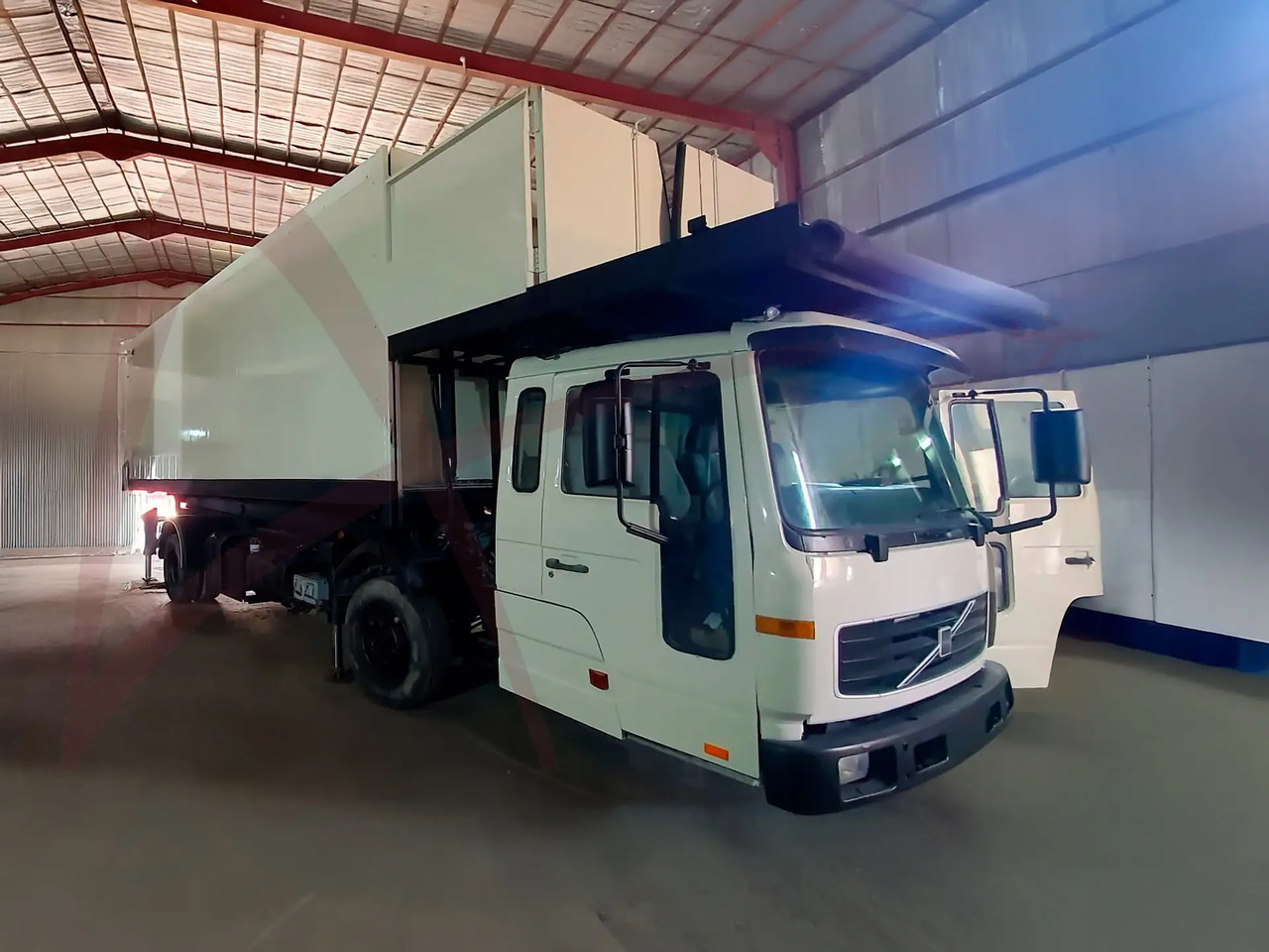 VOLVO AEROLIFT-B-VO/FL616H - Airport catering truck: picture 2 VOLVO AEROLIFT-B-VO/FL616H - Airport catering truck: picture 2