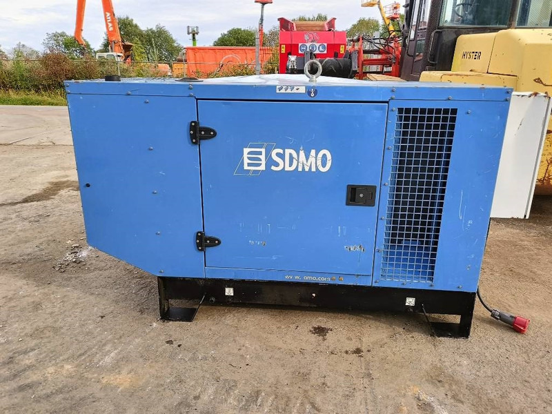 SDMO J 44 K 44kva 64 A 35 kw generator aggregaat silent - Generator set: picture 2 SDMO J 44 K 44kva 64 A 35 kw generator aggregaat silent - Generator set: picture 2