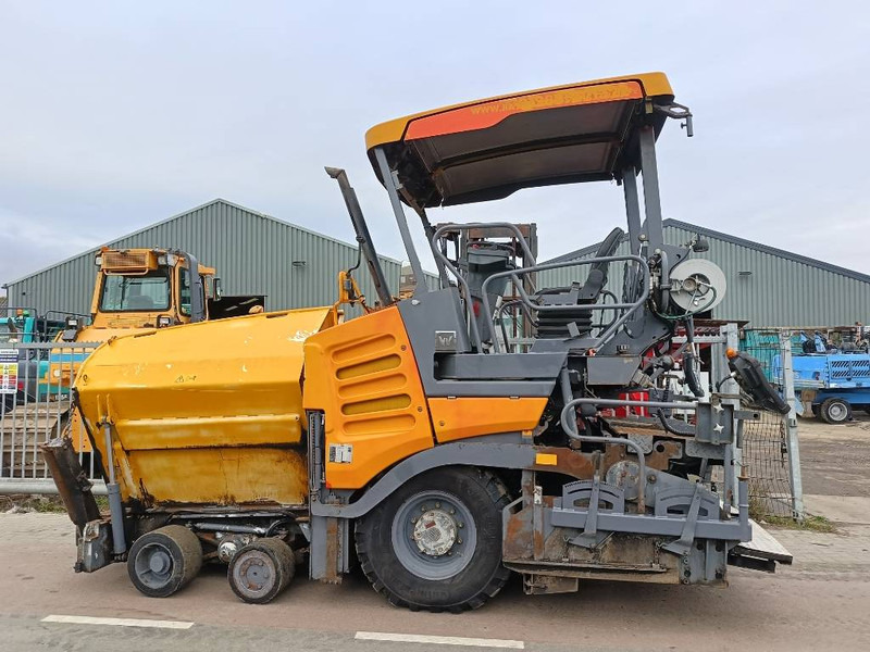 Vögele 1303-3i asfalteermachine asphalt paver 2015 CE - Asphalt paver: picture 1 Vögele 1303-3i asfalteermachine asphalt paver 2015 CE - Asphalt paver: picture 1