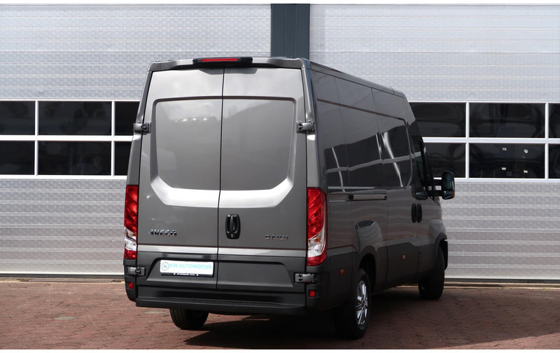 Iveco Daily 35S18HV 3.0 35 L2H2 BPM VRIJ/ LED/ NAVI/ CAMERA/ CLIMA - Panel van: picture 4 Iveco Daily 35S18HV 3.0 35 L2H2 BPM VRIJ/ LED/ NAVI/ CAMERA/ CLIMA - Panel van: picture 4