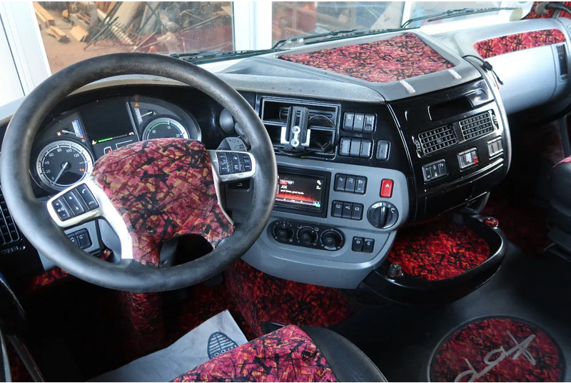 DAF XF 460 6X2/ SSC/ FULL AIR/ LIFT-LENK/ EURO 6 - Tractor truck: picture 2 DAF XF 460 6X2/ SSC/ FULL AIR/ LIFT-LENK/ EURO 6 - Tractor truck: picture 2