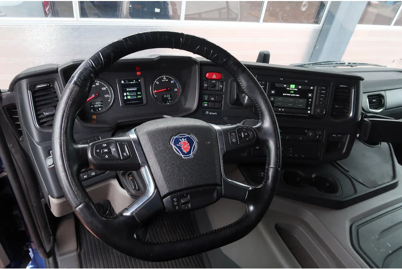 Scania P500 6x2/ FULL AIR/ HYDRAULIC/ LEATHER/ 2.950 WB/ DIFF LOCK/ SLIDE DISH - Tractor truck: picture 2 Scania P500 6x2/ FULL AIR/ HYDRAULIC/ LEATHER/ 2.950 WB/ DIFF LOCK/ SLIDE DISH - Tractor truck: picture 2