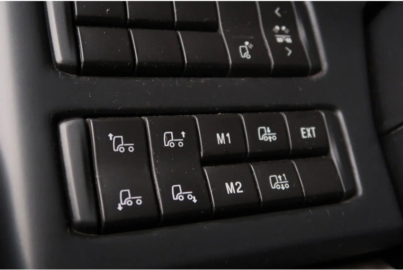 Scania P500 6x2/ FULL AIR/ HYDRAULIC/ LEATHER/ 2.950 WB/ DIFF LOCK/ SLIDE DISH - Tractor truck: picture 4 Scania P500 6x2/ FULL AIR/ HYDRAULIC/ LEATHER/ 2.950 WB/ DIFF LOCK/ SLIDE DISH - Tractor truck: picture 4