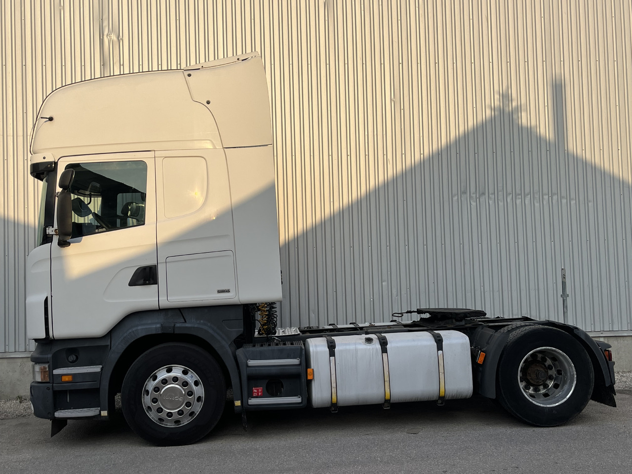SCANIA R 420 LA 4X2 MLA - Tractor truck: picture 3 SCANIA R 420 LA 4X2 MLA - Tractor truck: picture 3
