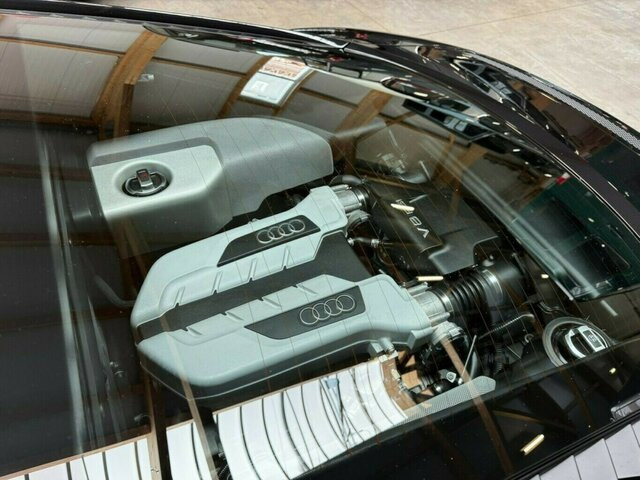 AUDI R8 4.2 FSI V8 quattro Coupé makellos!... - Car: picture 4 AUDI R8 4.2 FSI V8 quattro Coupé makellos!... - Car: picture 4