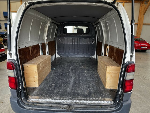 TOYOTA HiAce 2.5TD Kasten lang 4WD 4x4 - Panel van: picture 4 TOYOTA HiAce 2.5TD Kasten lang 4WD 4x4 - Panel van: picture 4
