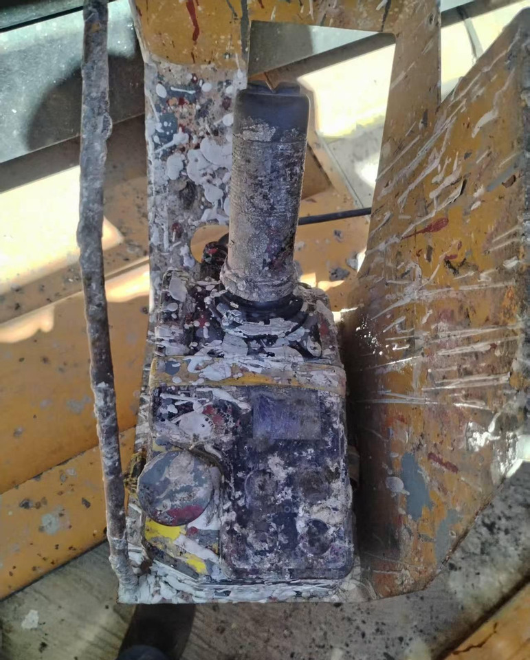 XCMG XG1212HD mobile drive 12m second hand scissor lift platform price - Construction machinery: picture 3 XCMG XG1212HD mobile drive 12m second hand scissor lift platform price - Construction machinery: picture 3