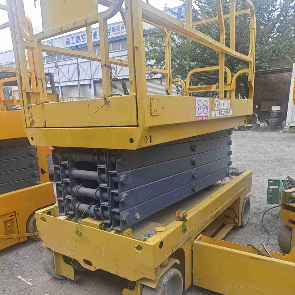 XCMG XG1212HD mobile drive 12m second hand scissor lift platform price - Construction machinery: picture 5 XCMG XG1212HD mobile drive 12m second hand scissor lift platform price - Construction machinery: picture 5