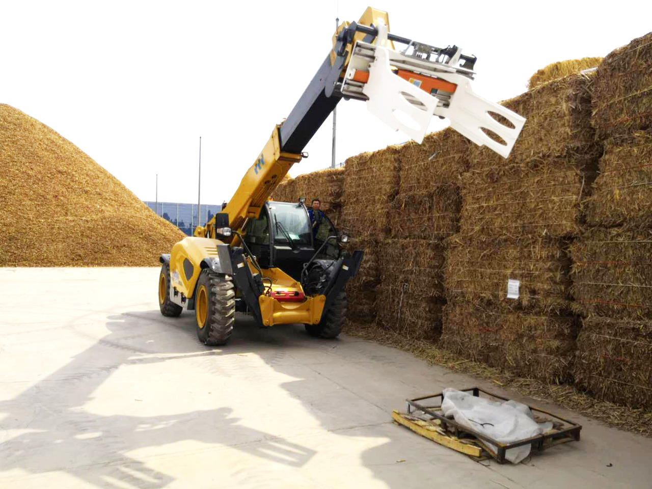 XCMG Certified Used 4.5t Small Telescopic Boom Telehandler Forklift Xc6-1056vn - Telescopic handler: picture 4 XCMG Certified Used 4.5t Small Telescopic Boom Telehandler Forklift Xc6-1056vn - Telescopic handler: picture 4