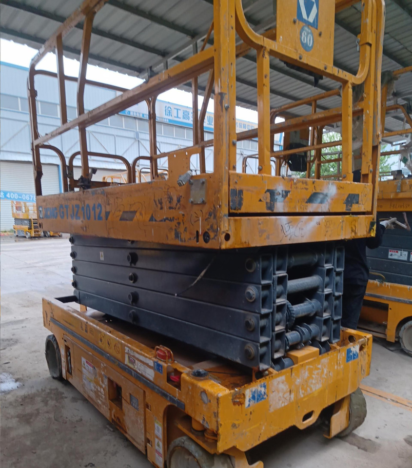 XCMG GTJZ1012 used 10m diesel scissor lift for sale - Scissor lift: picture 4 XCMG GTJZ1012 used 10m diesel scissor lift for sale - Scissor lift: picture 4