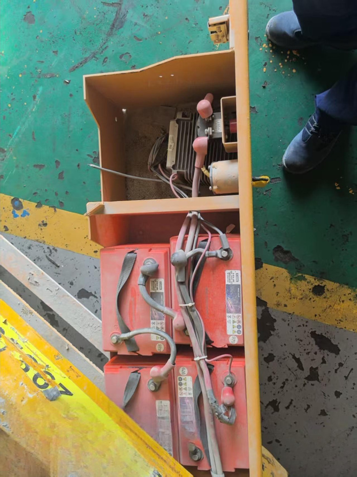 XCMG GTJZ1212 12m aerial work table platform scissor lift for sale - Scissor lift: picture 2 XCMG GTJZ1212 12m aerial work table platform scissor lift for sale - Scissor lift: picture 2