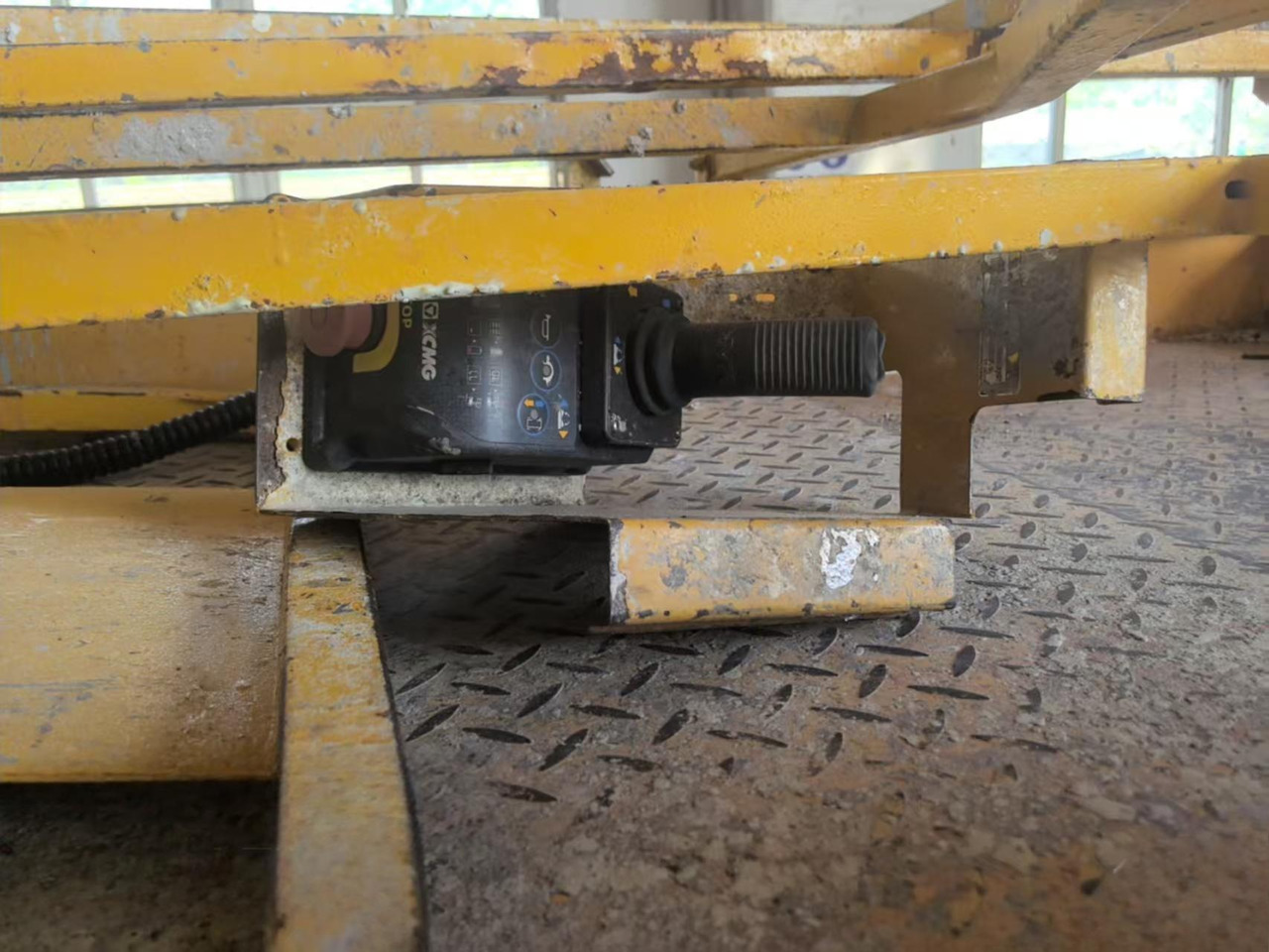 XCMG GTJZ1212 12m aerial work table platform scissor lift for sale - Scissor lift: picture 3 XCMG GTJZ1212 12m aerial work table platform scissor lift for sale - Scissor lift: picture 3