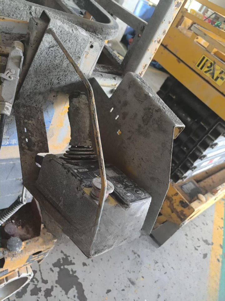 XCMG GTJZ1212 12m used lifting work table scissor lift price - Scissor lift: picture 3 XCMG GTJZ1212 12m used lifting work table scissor lift price - Scissor lift: picture 3