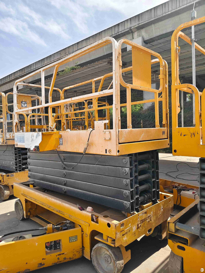 XCMG GTJZ1412 14m diesel hydraulic used scissor lift platform - Scissor lift: picture 3 XCMG GTJZ1412 14m diesel hydraulic used scissor lift platform - Scissor lift: picture 3