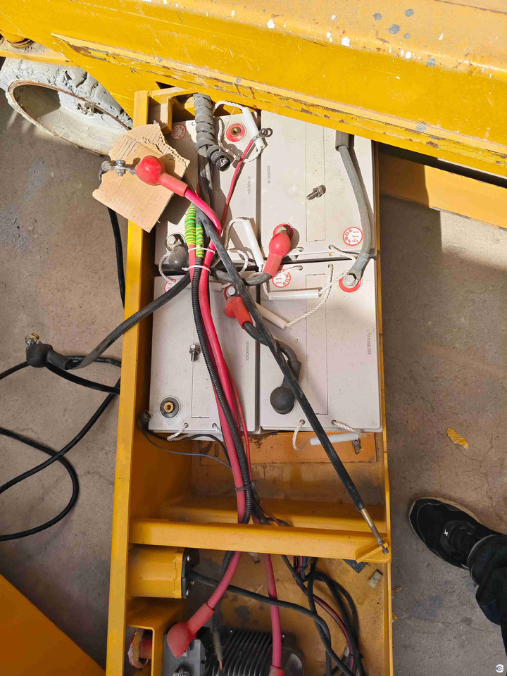 XCMG GTJZ1412 14m diesel hydraulic used scissor lift platform - Scissor lift: picture 4 XCMG GTJZ1412 14m diesel hydraulic used scissor lift platform - Scissor lift: picture 4