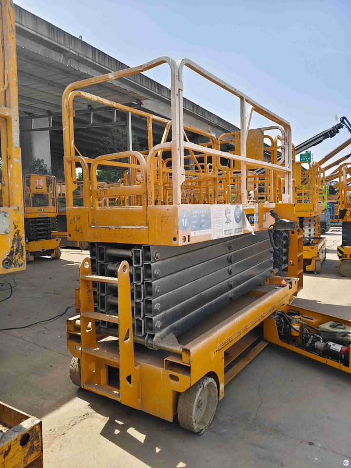 XCMG GTJZ1412 14m diesel hydraulic used scissor lift platform - Scissor lift: picture 5 XCMG GTJZ1412 14m diesel hydraulic used scissor lift platform - Scissor lift: picture 5