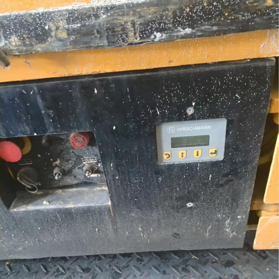 XCMG GTJZ1412 14m diesel used scissor lift portable work platform - Scissor lift: picture 2 XCMG GTJZ1412 14m diesel used scissor lift portable work platform - Scissor lift: picture 2