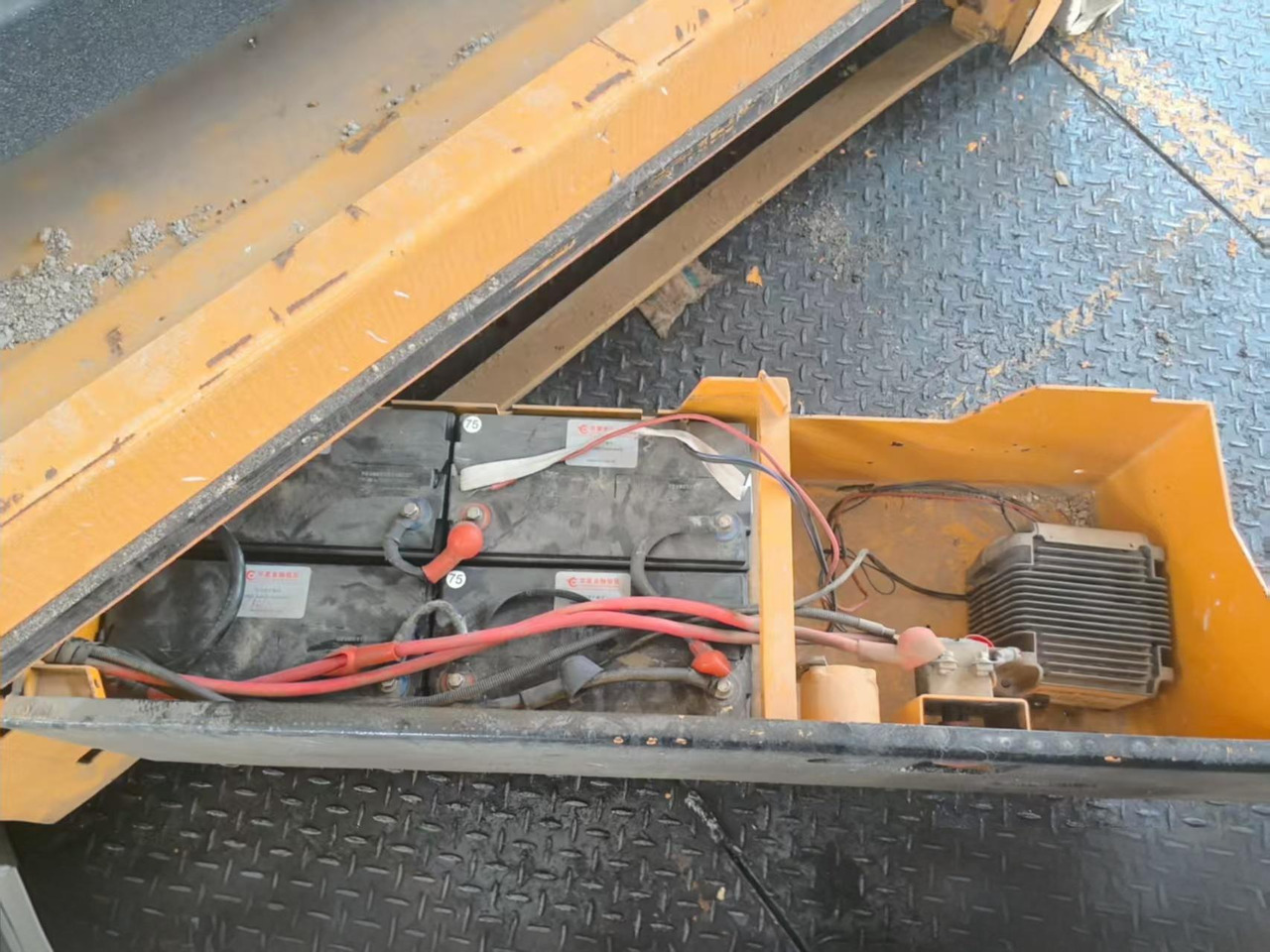 XCMG GTJZ1412 14m diesel used scissor lift portable work platform - Scissor lift: picture 4 XCMG GTJZ1412 14m diesel used scissor lift portable work platform - Scissor lift: picture 4