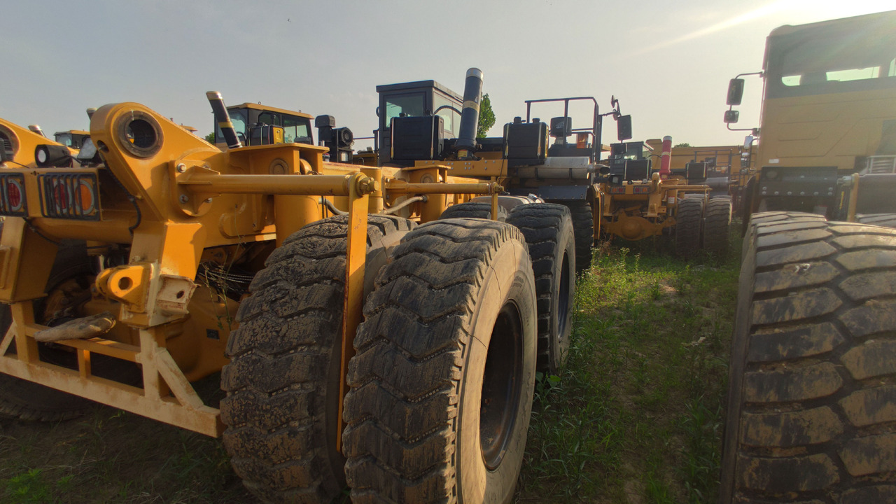 XCMG Official Second Hand 70 Ton 6x4 Dump Truck XDM80 China Tipper Trucks For Sale - Dumper: picture 4 XCMG Official Second Hand 70 Ton 6x4 Dump Truck XDM80 China Tipper Trucks For Sale - Dumper: picture 4